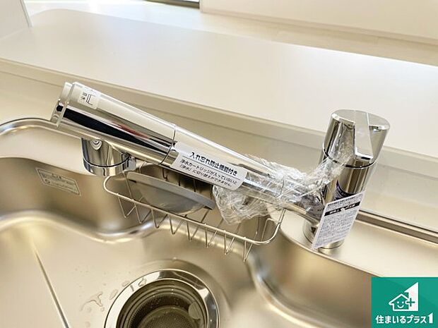 【キッチン水栓】浄水器を内蔵!炊飯時、お茶を作る時に安心してお水を使えます!お湯と冷水、浄水と原水、シャワーの切替えもワンタッチです!