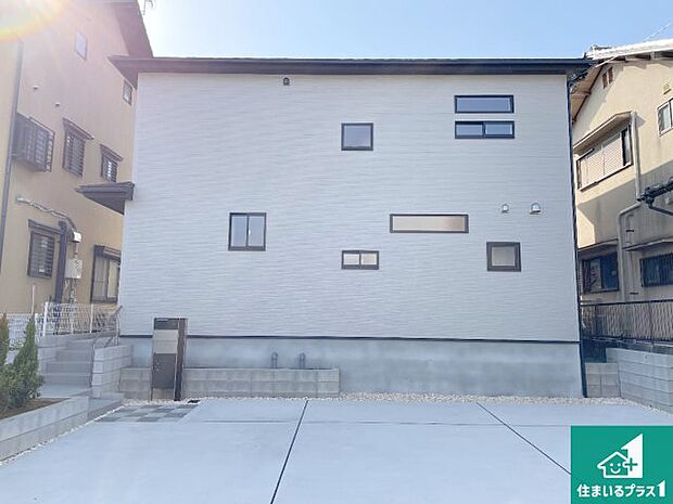 【外観】安心の10年保証!外観を美しく保ち、雨水で汚れを落とします!気になることがありましたら、お気軽にお問い合わせください!