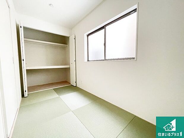 【和室】一室あると便利な和室は客間としてだけでなく、小さなお子様のプレイルームや食後のくつろぎスペースとしてもご利用いただけます。収納もついていますので大活躍間違いなし!