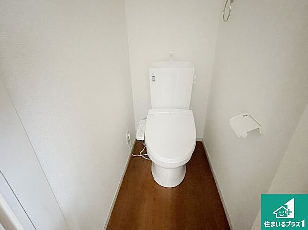 【トイレ】1・2階の2ヶ所にあるので、朝の忙しい時間の順番待ちもなく、深夜の利用にも大変便利です。