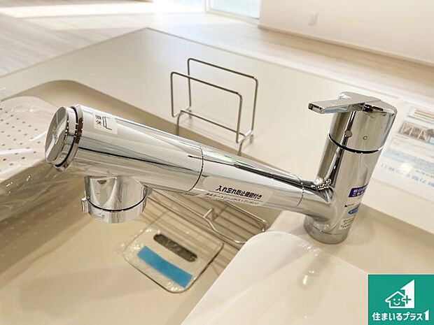 【キッチン水栓】浄水器を内蔵!炊飯時、お茶を作る時に安心してお水を使えます!お湯と冷水、浄水と原水、シャワーの切替えもワンタッチです!