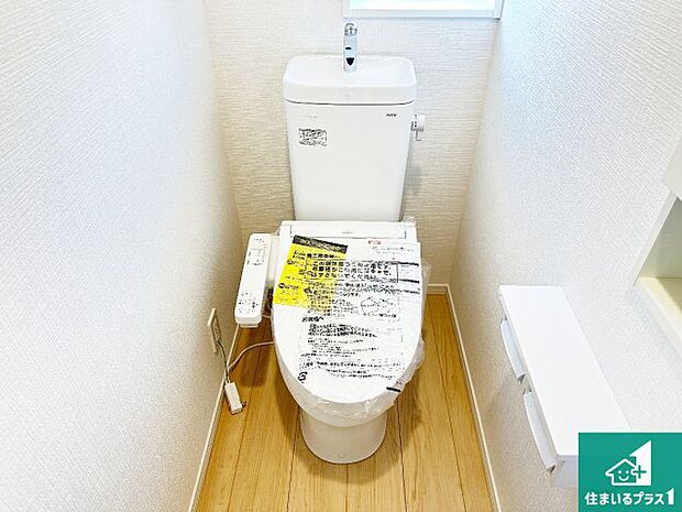 【トイレ】1・2階の2ヶ所にあるので、朝の忙しい時間の順番待ちもなく、深夜の利用にも大変便利です。