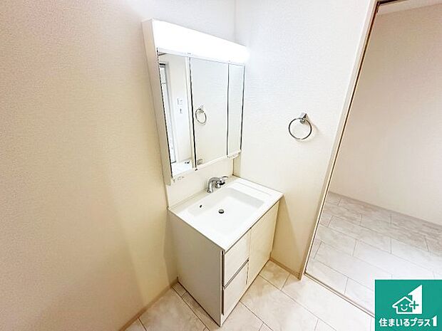 【洋室】シンプルな洋室は、自分好みのインテリアが楽しめます♪ご家族とインテリアや家具を選びに行くのは新築購入時の醍醐味の一つです。ぜひお楽しみください♪