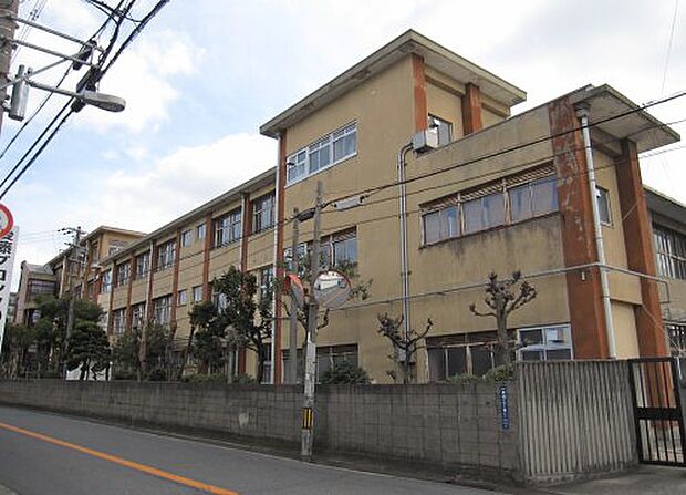 寝屋川市立西小学校