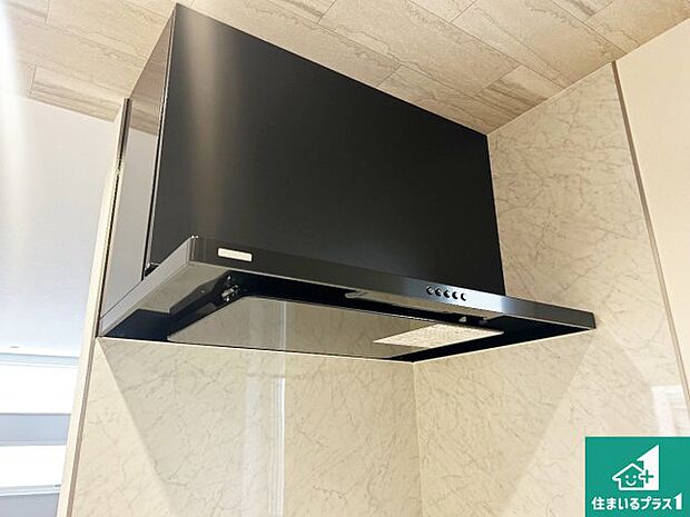 【レンジフード】スタイリッシュな印象のフラットタイプ！ＬＥＤ照明付き！