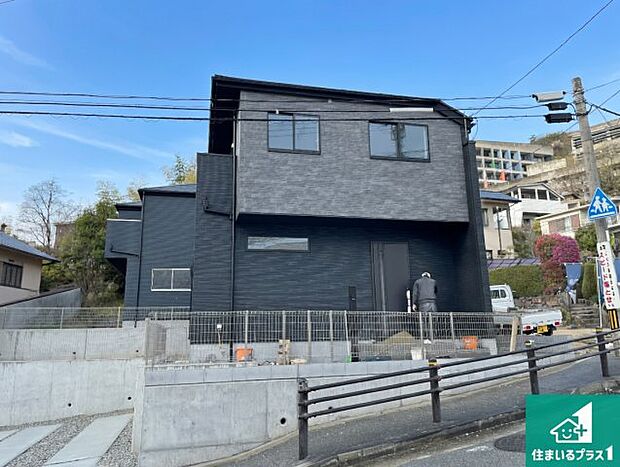 【外観】周辺は落ち着いた街並みの住宅地！子育てがしやすい住環境です！まだ未完成ですが、現地でしかわからない事もございます。是非一度ご覧ください