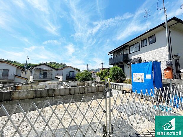 【外観】周辺は落ち着いた街並みの住宅地！子育てがしやすい住環境です！まだ未完成ですが、現地でしかわからない事もございます。是非一度ご覧ください。