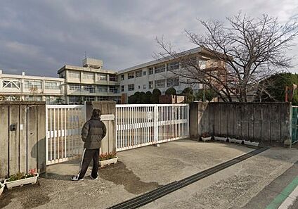 香芝市立志都美小学校 徒歩716m