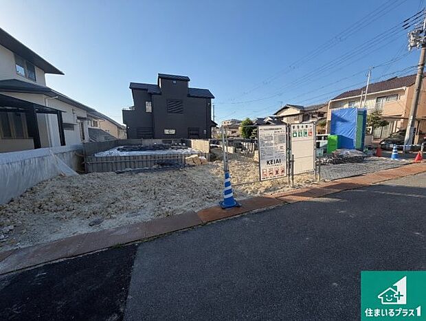 【外観】周辺は落ち着いた街並みの住宅地!子育てがしやすい住環境です!まだ未完成ですが、現地でしかわからない事もございます。是非一度ご覧ください。