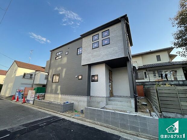 【外観】周辺は落ち着いた街並みの住宅地!子育てがしやすい住環境です!まだ未完成ですが、現地でしかわからない事もございます。是非一度ご覧ください。