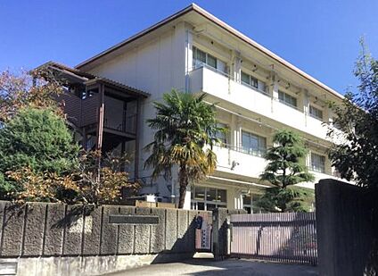 生駒市立緑ヶ丘中学校 徒歩900m