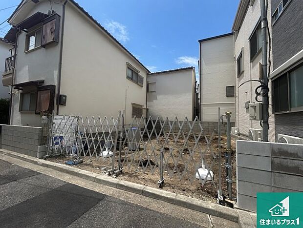 【外観】周辺は落ち着いた街並みの住宅地!子育てがしやすい住環境です!まだ未完成ですが、現地でしかわからない事もございます。是非一度ご覧ください。
