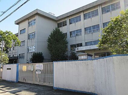 寝屋川市立楠根小学校 徒歩450m