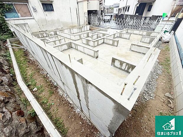 【外観】周辺は落ち着いた街並みの住宅地！子育てがしやすい住環境です！まだ未完成ですが、現地でしかわからない事もございます。是非一度ご覧ください。