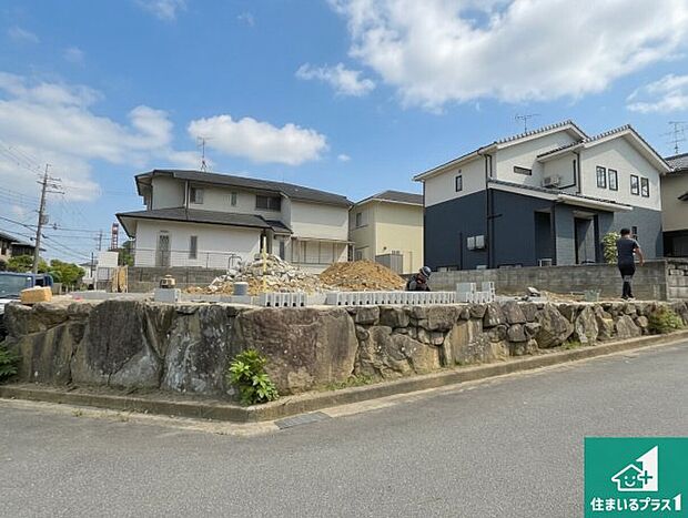 【外観】現在建築中！落ち着いた街並みで新生活を始めることが出来そう！周辺の物件も併せてご紹介させて頂きます！