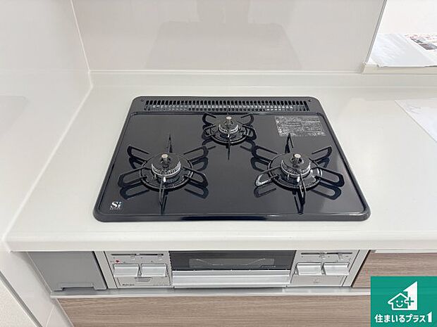【コンロ】ダブル高火力Ｓｉセンサー付きコンロ！３口あるので、まとめて料理をする時も大活躍！