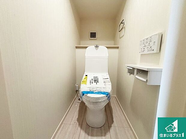 【トイレ】1・2階の2ヶ所にあるので、朝の忙しい時間の順番待ちもなく、深夜の利用にも大変便利です。