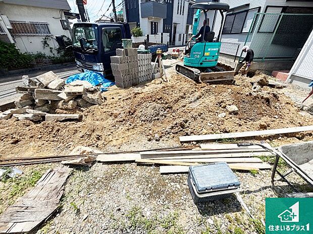 【外観】周辺は落ち着いた街並みの住宅地!子育てがしやすい住環境です!まだ未完成ですが、現地でしかわからない事もございます。是非一度ご覧ください。