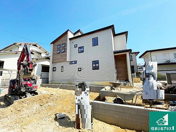 【外観】周辺は落ち着いた街並みの住宅地！子育てがしやすい住環境です！まだ未完成ですが、現地でしかわからない事もございます。是非一度ご覧ください。