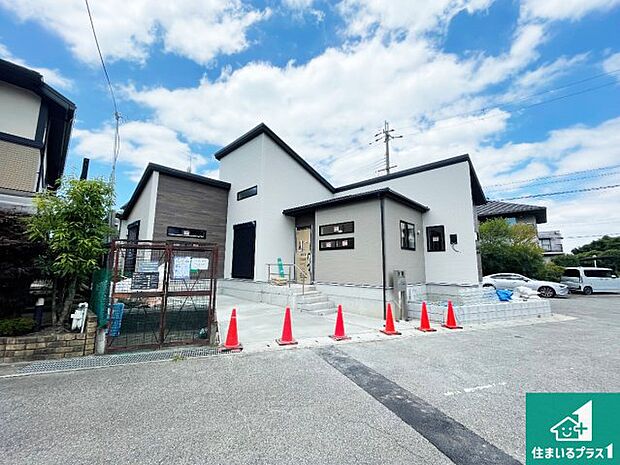 【外観】周辺は落ち着いた街並みの住宅地！子育てがしやすい住環境です！まだ未完成ですが、現地でしかわからない事もございます。是非一度ご覧ください。