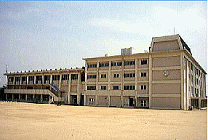 伊丹市立鈴原小学校 徒歩554m