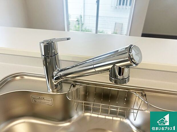 【キッチン水栓】浄水器を内蔵!炊飯時、お茶を作る時に安心してお水を使えます!お湯と冷水、浄水と原水、シャワーの切替えもワンタッチです!