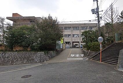 生駒市立あすか野小学校 徒歩950m