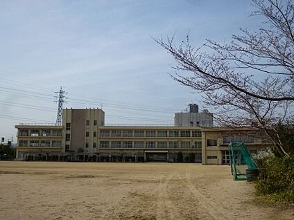 宝塚市立安倉小学校 徒歩160m