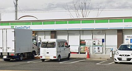 ファミリーマート 羽曳野しまだ病院前店 徒歩730m