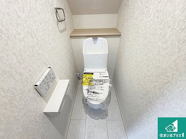 【トイレ】1・2階の2ヶ所にあるので、朝の忙しい時間の順番待ちもなく、深夜の利用にも大変便利です。