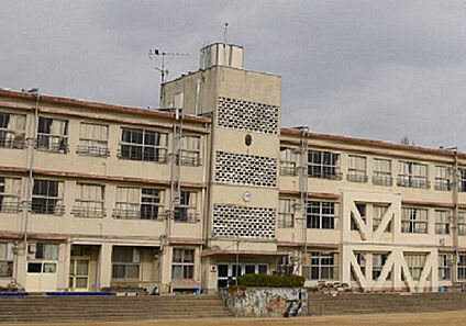 豊中市立上野小学校 徒歩720m
