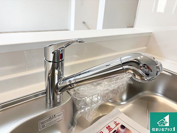 【キッチン水栓】浄水器を内蔵!炊飯時、お茶を作る時に安心してお水を使えます!お湯と冷水、浄水と原水、シャワーの切替えもワンタッチです!