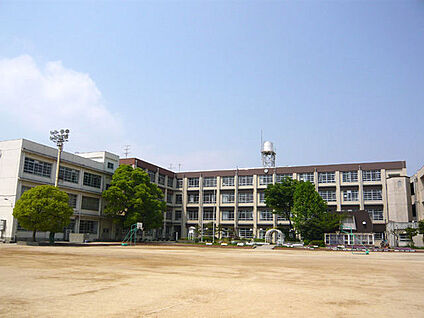 尼崎市立七松小学校 徒歩700m