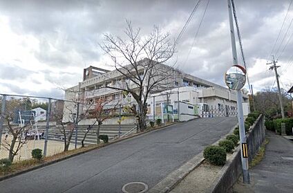 広陵町立広陵西小学校 徒歩1140m