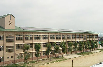 豊郷町立豊日中学校 徒歩800m
