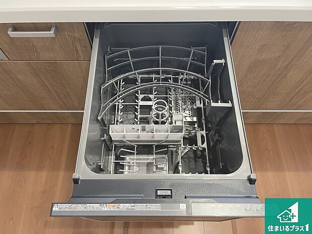 【食器洗浄乾燥機】食事後の一仕事、食器洗いをボタン一つでお任せできちゃいます!場所を取らないビルトイン式なので、お料理スペースもしっかり確保!