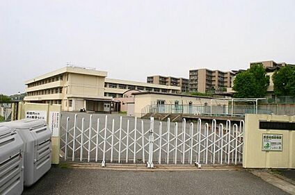 生駒市立生駒南第二小学校 徒歩790m