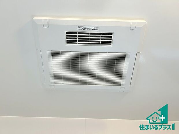 【浴室暖房乾燥機】四季を通して快適なバスライフをお手伝いする浴室暖房乾燥機!浴室の乾燥・暖房・涼風・換気はもちろん、24時間換気にも対応!