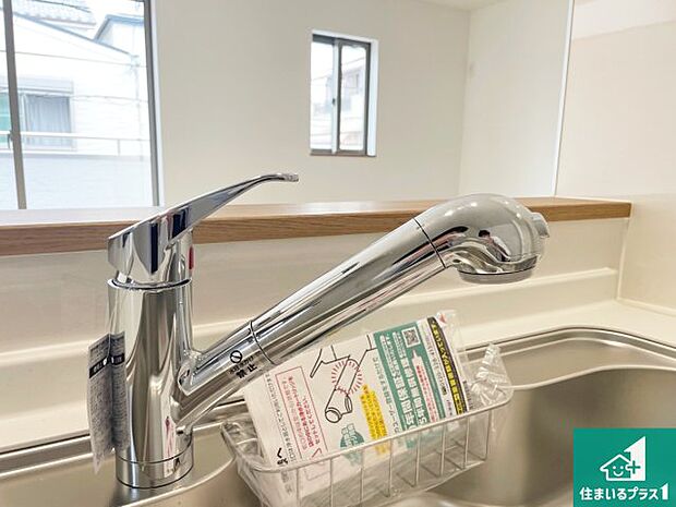 【キッチン水栓】浄水器を内蔵!炊飯時、お茶を作る時に安心してお水を使えます!お湯と冷水、浄水と原水、シャワーの切替えもワンタッチです!