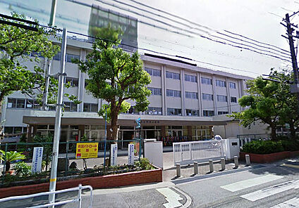 宝塚市立末成小学校 徒歩297m