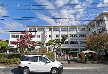 奈良市立富雄中学校 徒歩700m