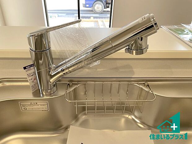 【キッチン水栓】浄水器を内蔵!炊飯時、お茶を作る時に安心してお水を使えます!お湯と冷水、浄水と原水、シャワーの切替えもワンタッチです!