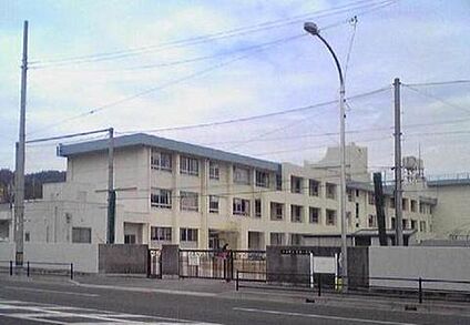 川西市立東谷小学校 徒歩800m