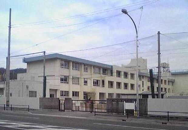 川西市立東谷小学校