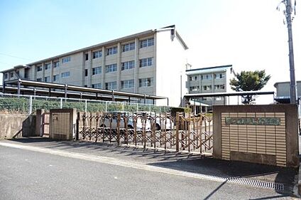 広陵町立広陵中学校 徒歩880m