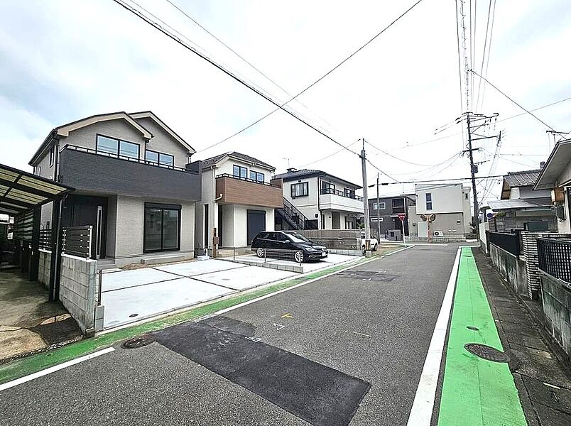 前面道路が広く駐車楽々♪