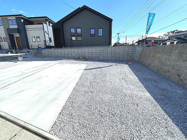 【2号棟】駐車並列4台可!