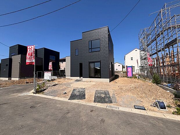 【5号棟】前面道路広く駐車楽々!