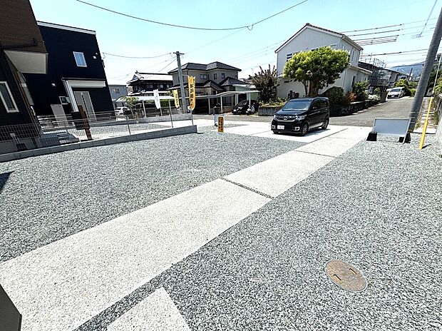 【2号地】お庭も使えば4台以上駐車可能！