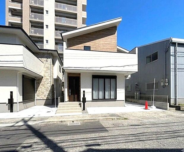 【3号棟】前面道路広く車の出し入れ楽々！